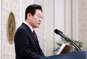 »ýÁß°è ¾÷¹«º¸°í Àα⿡µµ ´ëÅë·É ÁöÁöÀ²Àº 'Ⱦº¸'(Á¾ÇÕ)