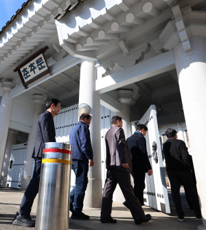 �� ��к긮�� ���ۡ��, ���� �ֺ��� ���ΰ��������� ����