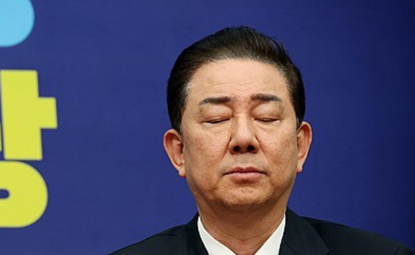 �������� "�躴�� ������ǥ, �������� �ڼ��� �ﰢ�� �����ؾ�"