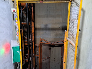 �λ� �ؿ�뱸 �������弭 40�� �۾��� �߶��� ����