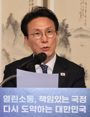 �� �Ѹ� "�������� ���� ���󺸴� Ŀ��, ���� �δ� �ùķ��̼� ��"