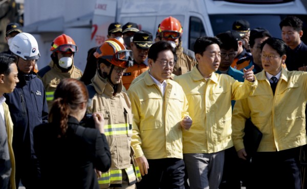 찴����, ���� ȭ�� ���翡 �������� å������ �Բ� �ϰڴ١�