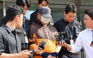 ¡°¾çÇü ¹«°Ì´Ù¡± ¾Æµé »çÁ¦Ãѱâ·Î »ìÇØÇÑ 60´ë, ¹«±â¡¿ª Ç×¼Ò