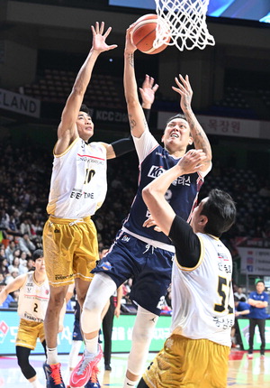 ½ÃÁð ù ¼¼ ÀÚ¸´ ¼ö µæÁ¡¡¦KCC, Á¤°üÀå ²ª°í 3¿¬½Â