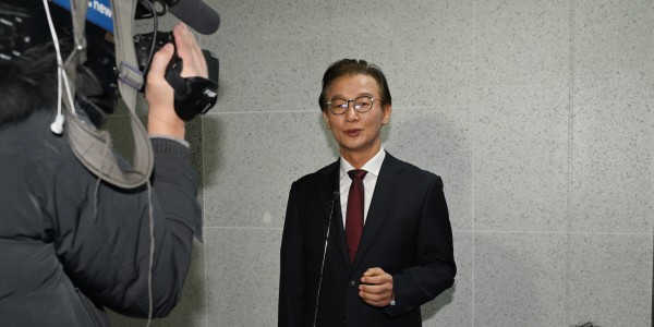 [�ܵ�] ����� �� "���ϱ� ��Ȥ, �ϳ��ϳ� �� �ݹ� ����" <span class=itv></span>