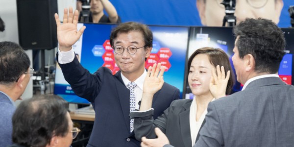 '�λ����' ����� "��ȭ �����Ͻ� �ù� �� ���̰� �޵� ��"