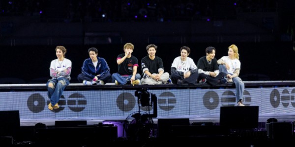 ���λ� �ݰ����ϵ��̡� BTS ����ü ��ȯ�� ����� �λ�