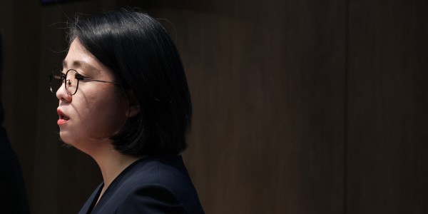 [�Ӻ�] ������ "û��ȸ ����޶�"