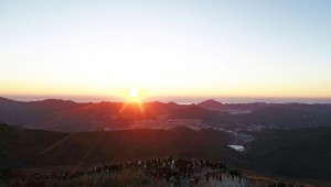 ���ѹݵ� ù ����, õ���꿡���������� �°� 30�ֳ� �ظ��� ��� ����