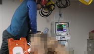 �λ� �չٴټ� ���� �۾� ���̴� �ܱ��� ���� 2�� �߶���1�� ����