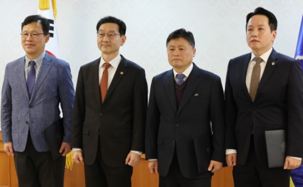 Ѹ ' ѰTF'  12ϱ ͵ 