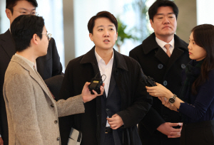 ���ؼ�, '�� ��õ����' ���� Ư�� �⼮��"�Ű� �������� ������ �õ�"