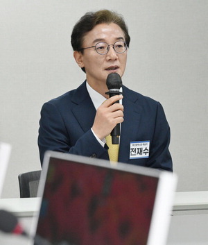 �����ǥȸ �� � ���� �ĺ� �ܵ������������ ��HMM ������ �ڽŰ�