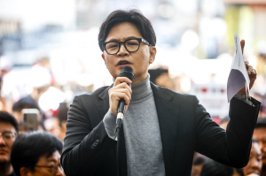 �ѵ���, 찴���� �̽��� �߾� ���ǡ�"�ܱ� �ƴ� ���� ��ġ"