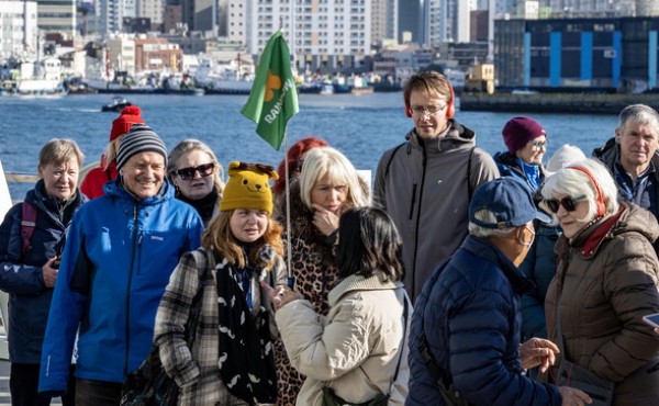 ���ܱ��� 300���� Ư�����λ� ������ �������ھ��� ȰȲ