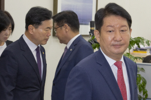 ����� ������ �ǿ��� ������ Ż�� ����մ��� ¡��� ���롱