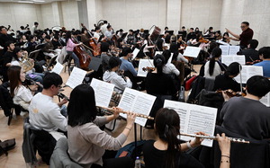 ºÎ»êÇ¥ ±×·£µå¿ÀÆä¶ó ¡®¾ÆÀÌ´Ù¡¯, ´ç´çÇÑ °³¼±ÇàÁø ±â´ëÇϽöó