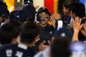 �λ� ��� �վƼ�, 1�� ��Ʈ�� ����