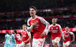¾Æ½º³Î, 22³â ¸¸¿¡ EPL ¿ÕÁ¡¦4¼ö ¸¸¿¡ ÇÑ Ç®¾ú´Ù